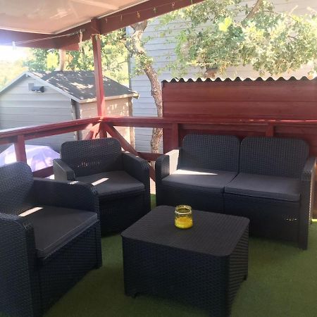 Charmant Mobil-Home Rocbaron Bagian luar foto