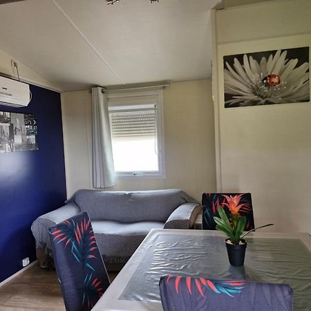 Charmant Mobil-Home Rocbaron Bagian luar foto