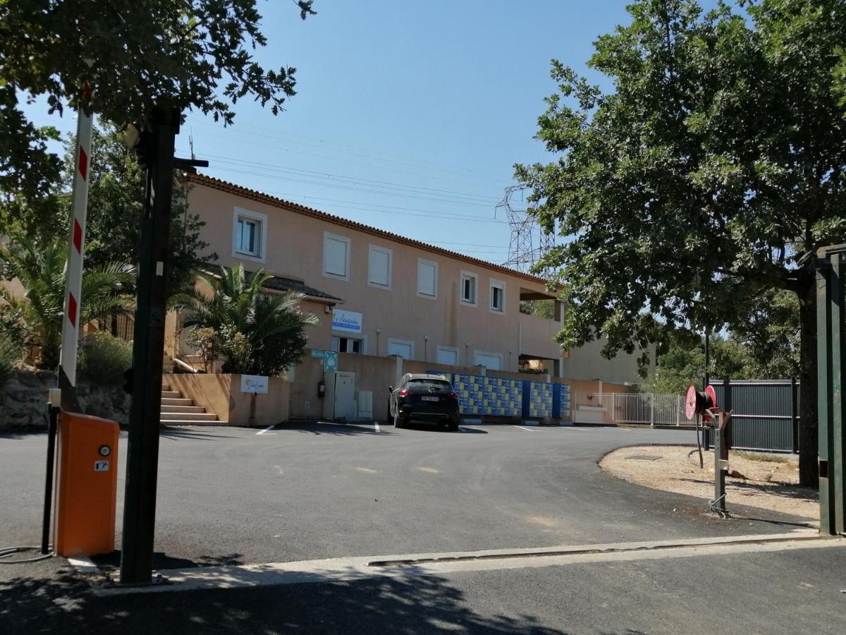 Charmant Mobil-Home Rocbaron Bagian luar foto