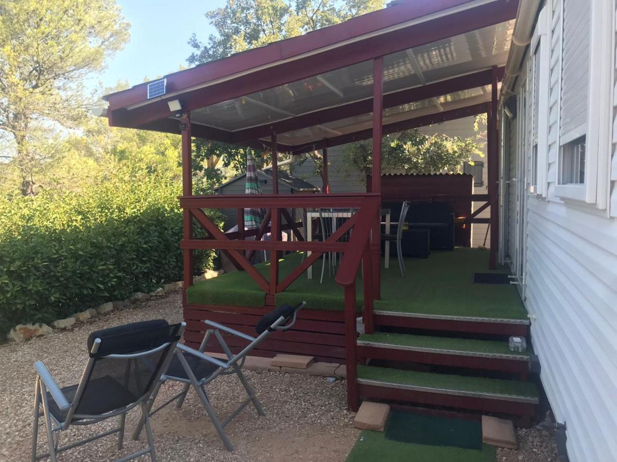 Charmant Mobil-Home Rocbaron Bagian luar foto