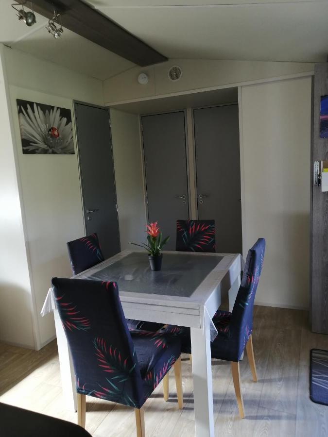 Charmant Mobil-Home Rocbaron Bagian luar foto