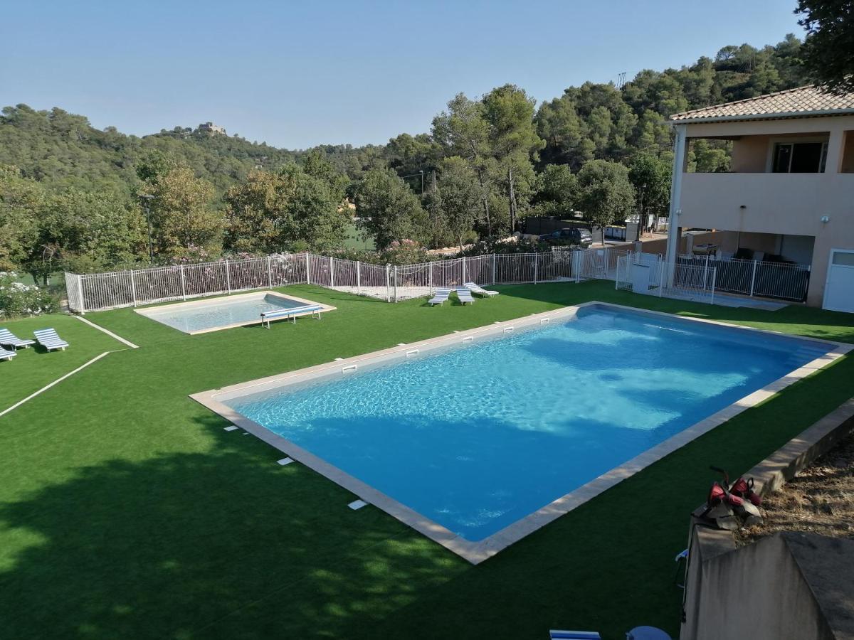 Charmant Mobil-Home Rocbaron Bagian luar foto