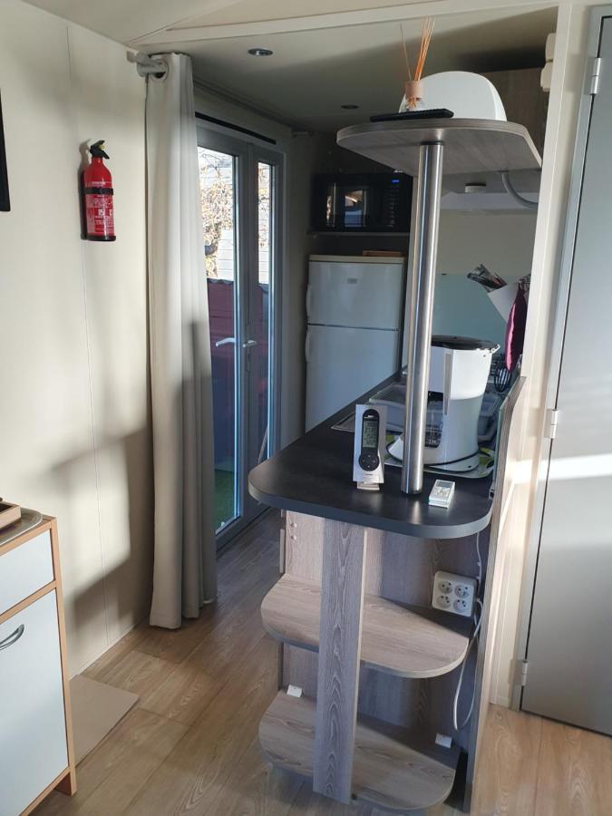 Charmant Mobil-Home Rocbaron Bagian luar foto
